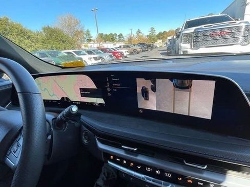 Used 2025 Cadillac XT4 Sport image 25