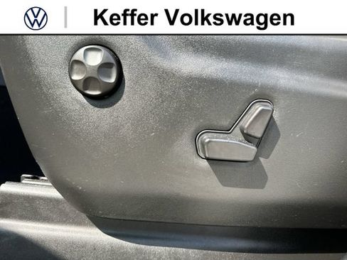 Used 2025 Dodge Durango GT RWD image 13