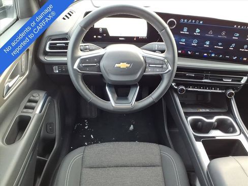 Used 2025 Chevrolet Traverse LT image 15