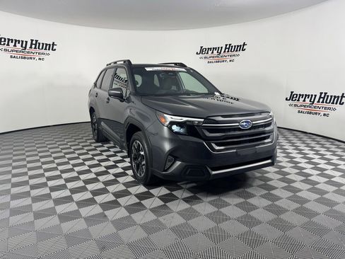 Used 2025 Subaru Forester Premium w/ Convenience Package #2 image 7