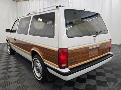 Used 1990 Dodge Grand Caravan LE image 3