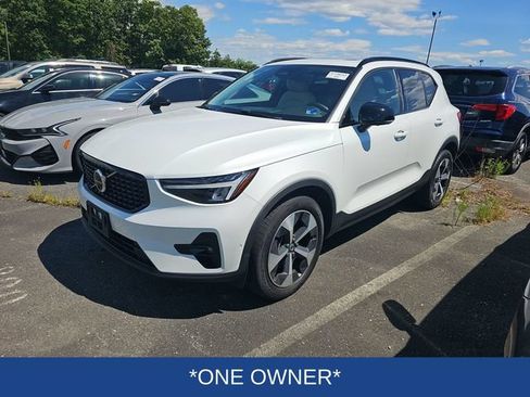 Used 2023 Volvo XC40 B4 Ultimate FWD image 2