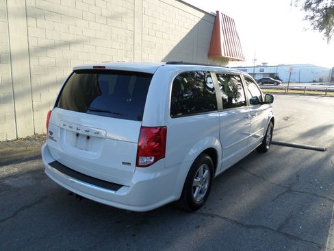 Used 2012 Dodge Grand Caravan SXT image 7