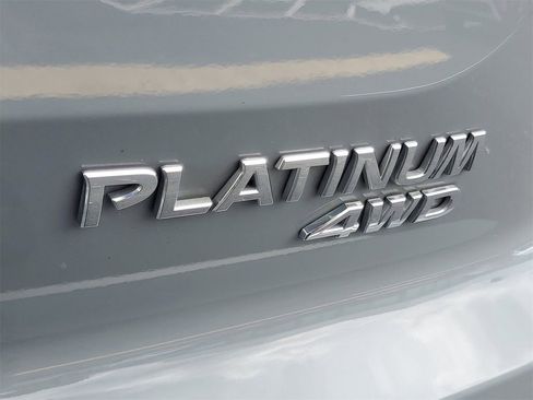 Used 2022 Nissan Pathfinder Platinum w/ Cargo Package image 11