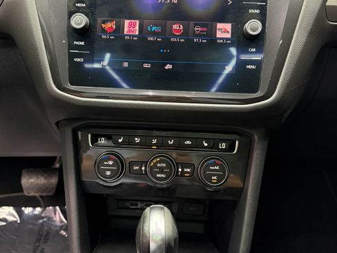 Used 2019 Volkswagen Tiguan SE w/ Panoramic Sunroof Package FWD image 15