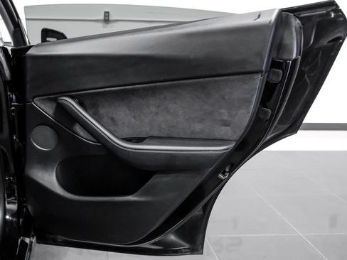 Used 2021 Tesla Model Y Long Range AWD/4WD image 43
