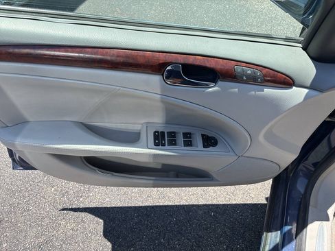 Used 2009 Buick Lucerne CXL FWD image 16