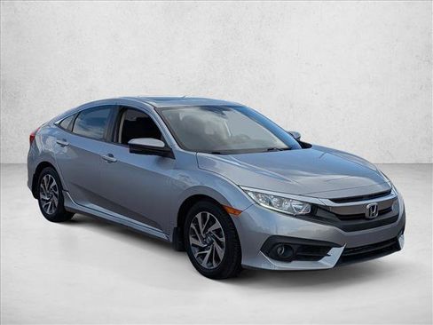 Used 2018 Honda Civic EX image 3