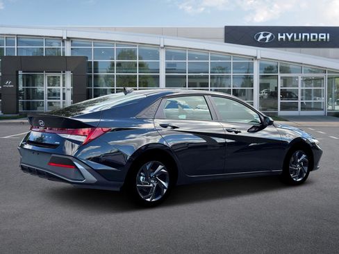 New 2026 Hyundai Elantra SEL FWD image 8