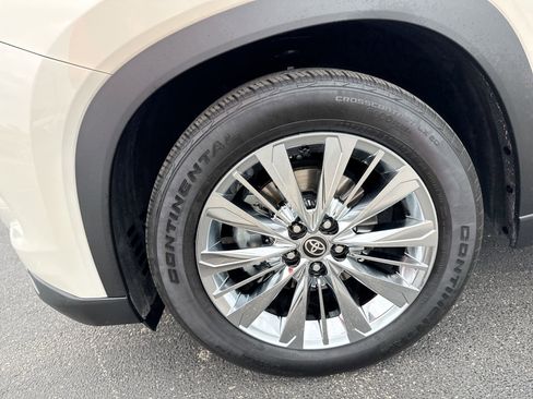 Used 2024 Toyota Grand Highlander Platinum image 19