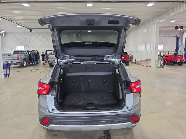 Used 2025 Chevrolet Trax LT w/ Driver Confidence Package FWD image 26