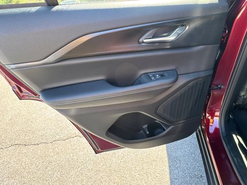 Used 2025 Jeep Grand Cherokee Altitude RWD image 24