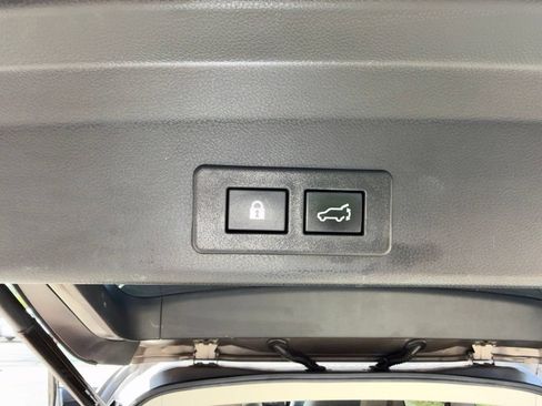 Used 2021 Subaru Ascent Premium w/ Convenience Package AWD/4WD image 23