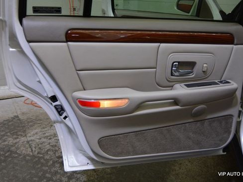 Used 1997 Cadillac De Ville D'Elegance w/ Safety/Security Pkg FWD image 9