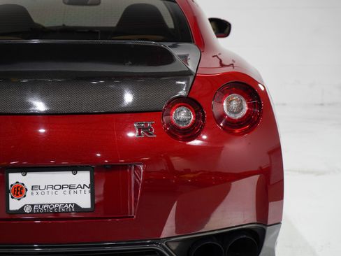 Used 2016 Nissan GT-R Premium AWD/4WD image 34