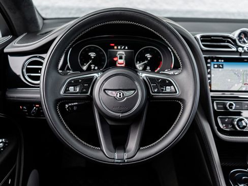 Certified 2022 Bentley Bentayga AWD/4WD image 30