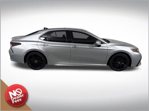 Used 2021 Toyota Camry XSE image 2