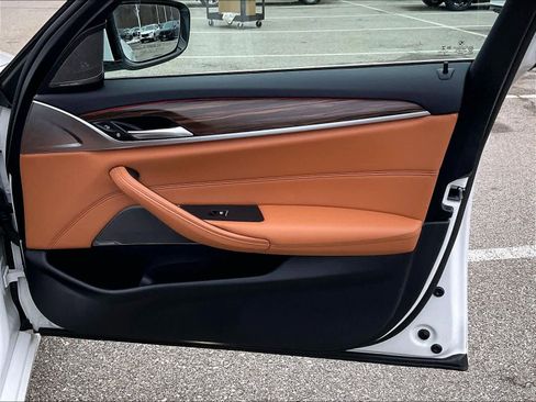 Used 2023 BMW 530i xDrive w/ Premium Package image 12