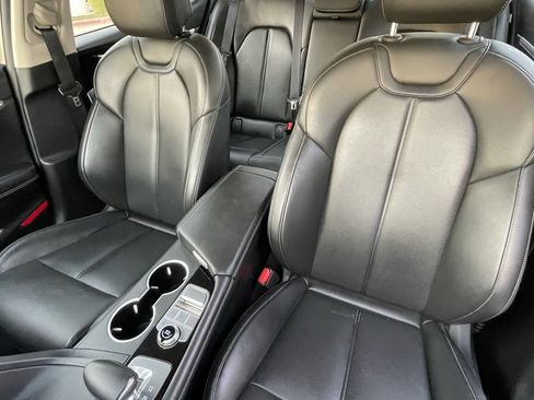 Used 2025 Genesis G70 2.5T image 21