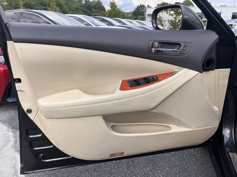 Used 2010 Lexus ES 350 w/ Preferred Accessory Package FWD image 9