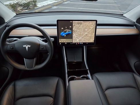 Used 2020 Tesla Model Y Long Range image 2
