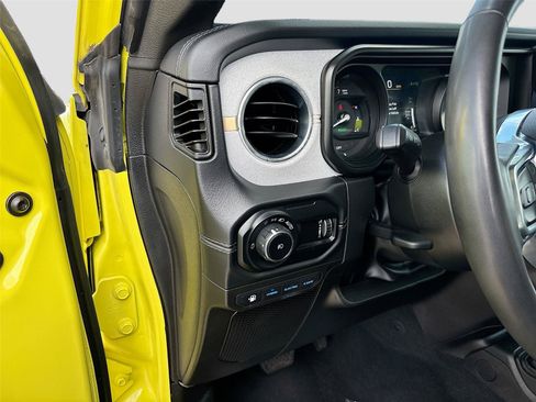 Used 2024 Jeep Wrangler Unlimited Sahara AWD/4WD image 11