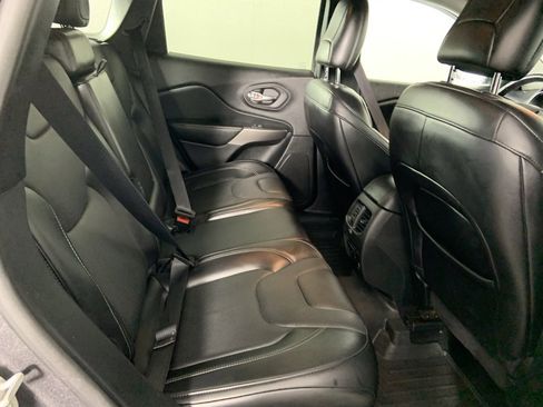 Used 2020 Jeep Cherokee Limited image 19