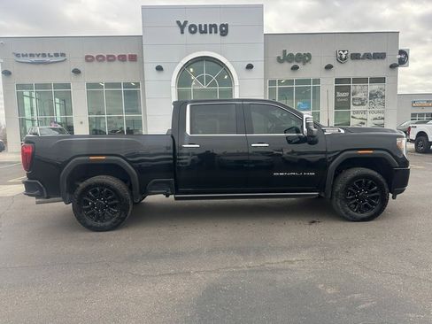 Used 2022 GMC Sierra 2500 Denali w/ Denali Black Diamond Edition image 2