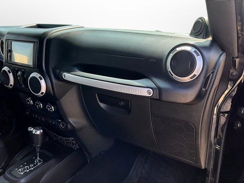 Used 2014 Jeep Wrangler Unlimited Sahara w/ Connectivity Group image 20