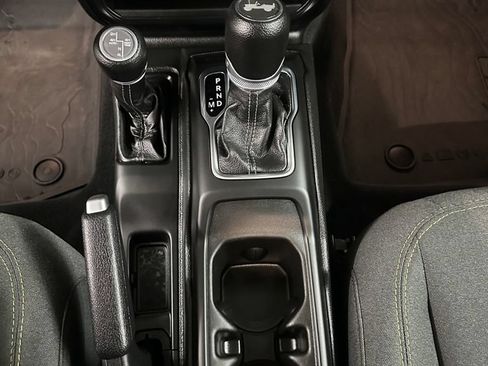 Used 2024 Jeep Wrangler Unlimited w/ Convenience Group AWD/4WD image 15