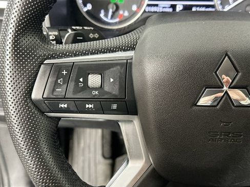 Used 2023 Mitsubishi Outlander SE image 21