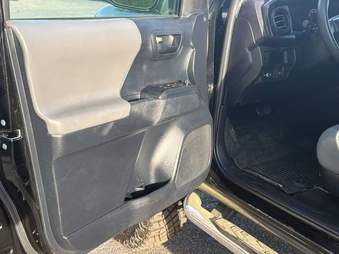 Used 2019 Toyota Tacoma SR w/ SR Convenience Package image 10
