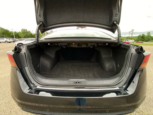 Used 2024 Nissan Altima 2.5 SV FWD image 12