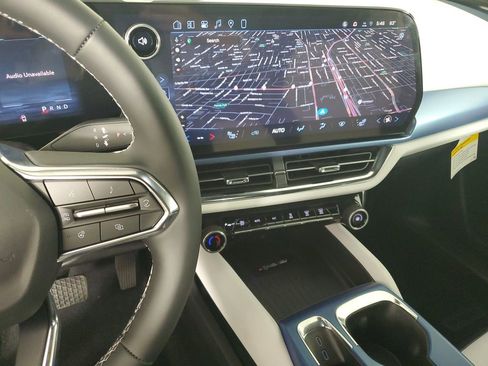 New 2026 Chevrolet Equinox EV LT image 16