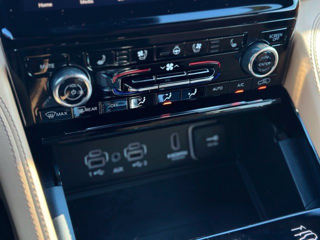 Used 2023 Jeep Grand Cherokee Summit AWD/4WD image 14
