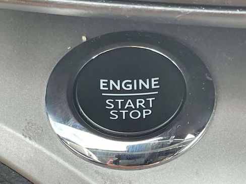 Certified 2024 Ford Explorer XLT RWD image 24