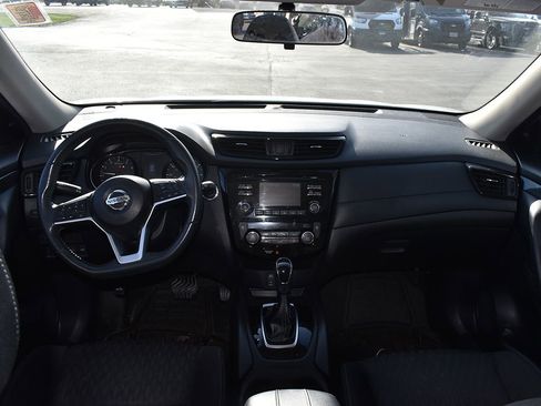 Used 2017 Nissan Rogue AWD image 3