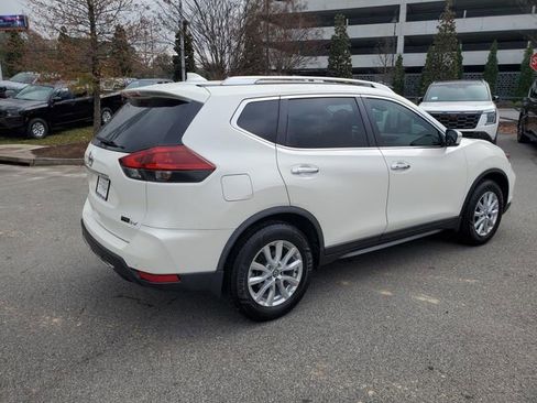 Used 2019 Nissan Rogue SV image 3