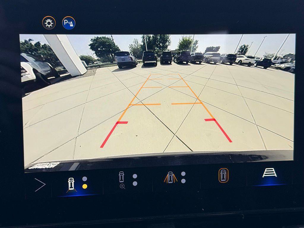 Used 2025 Chevrolet Equinox LT w/ Convenience Package II FWD image 22