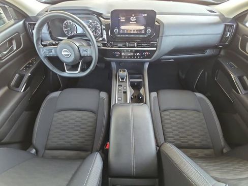 Used 2025 Nissan Pathfinder SV image 20