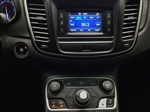 Used 2015 Chrysler 200 Limited FWD image 25