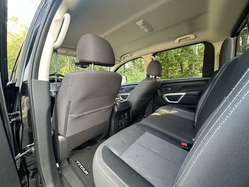 Used 2023 Nissan Titan SV w/ SV Convenience Package image 16