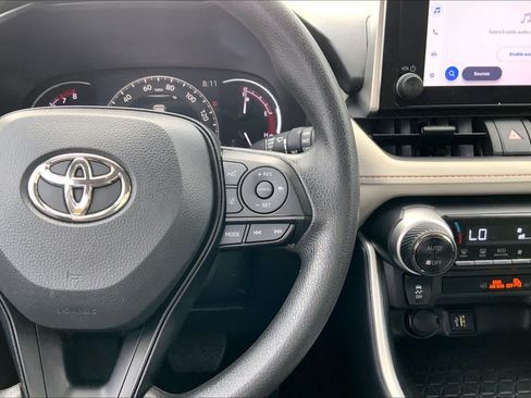 Used 2025 Toyota RAV4 XLE FWD image 24