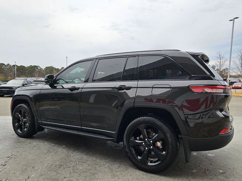 Used 2024 Jeep Grand Cherokee Limited w/ Luxury Tech Group II image 5