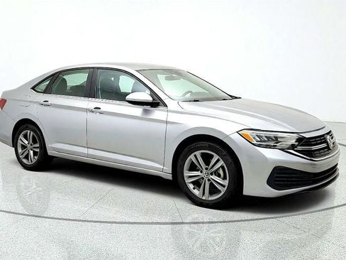 Used 2024 Volkswagen Jetta SE FWD image 3
