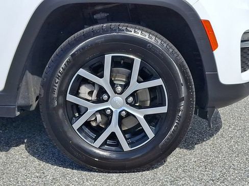Used 2025 Jeep Grand Cherokee Limited AWD/4WD image 8