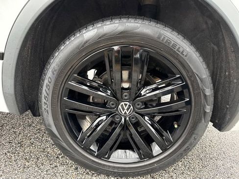Used 2022 Volkswagen Tiguan SE R-Line image 10