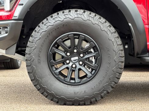 Used 2025 Ford F150 Raptor AWD/4WD image 40