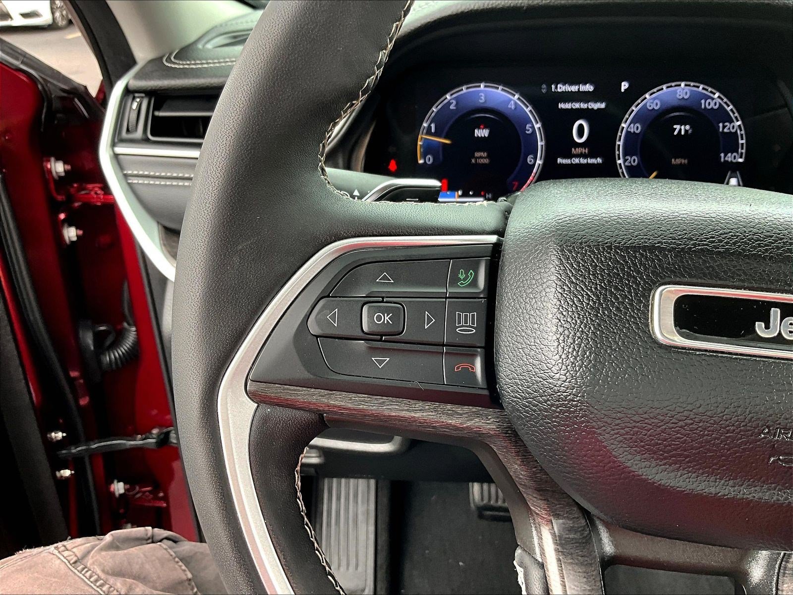 Used 2023 Jeep Grand Cherokee Limited AWD/4WD image 11