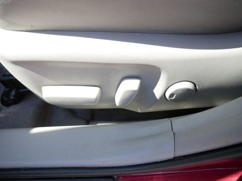 Used 2015 Toyota Camry XLE image 12